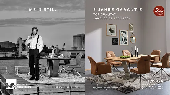 Werbung für Interliving Möbel mit stilvollen Esszimmerstühlen. Links sitzt ein Mann, rechts moderne Tisch-Szenerie. 5 Jahre Garantie.